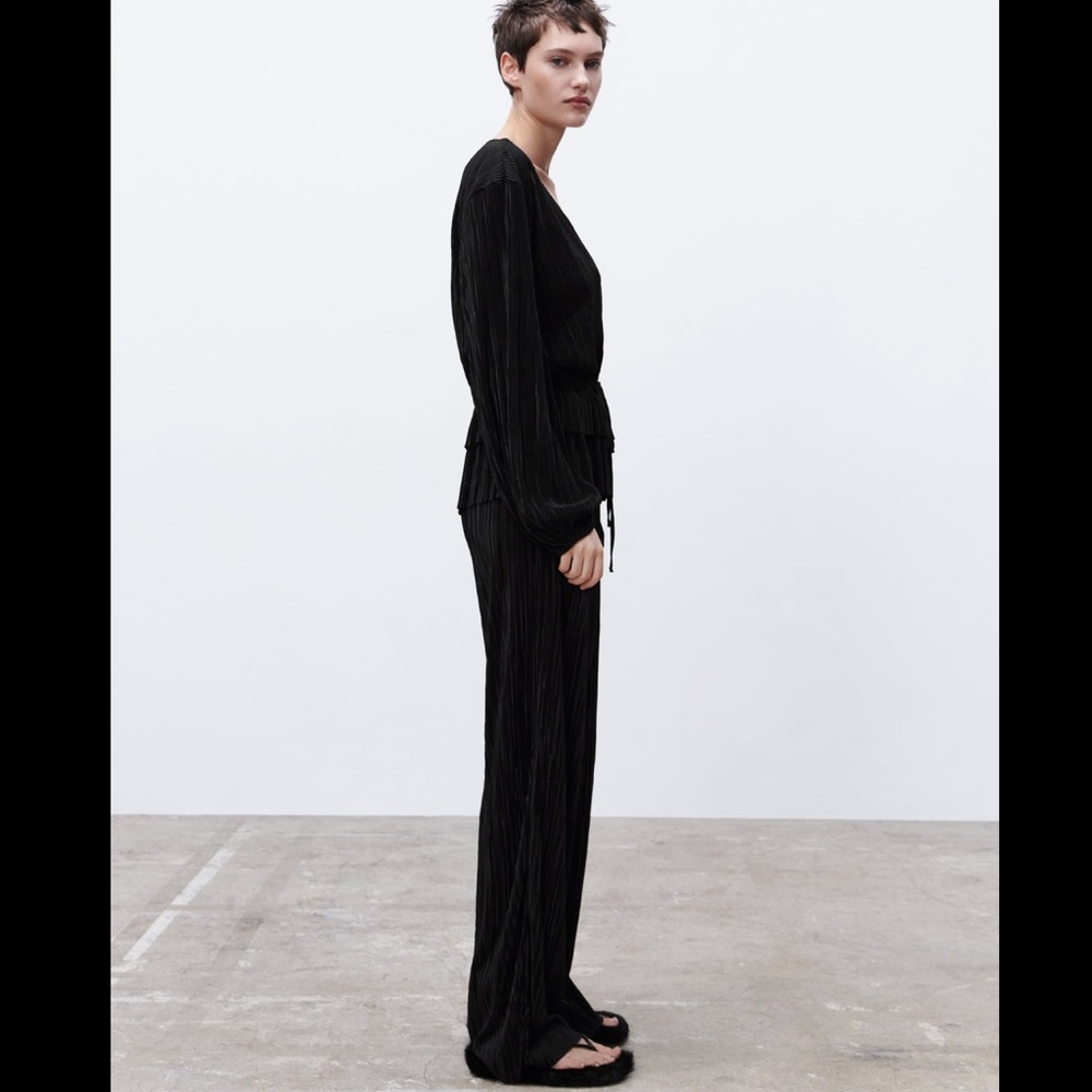 Zara Black Pleated Top - Picture 2 of 10